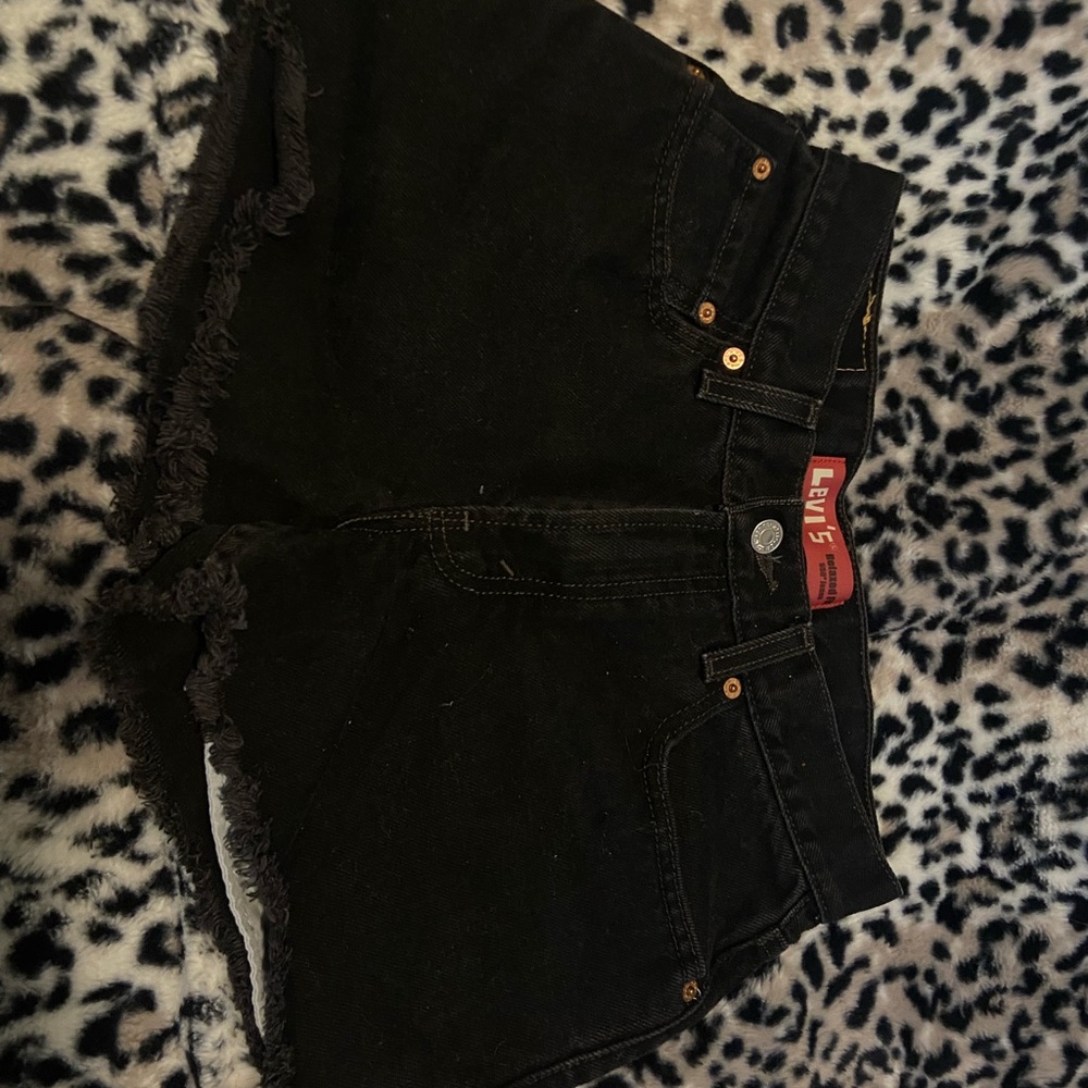 Size 29 Black Levi shorts